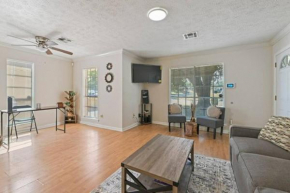 Charming 3 BR home with WiFi, AC in Montgomery